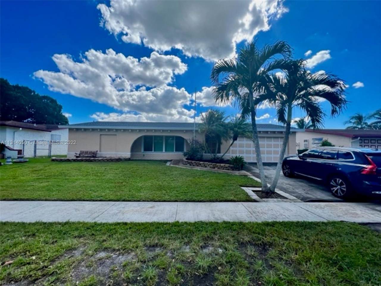8940 7th Ct - Photo 1