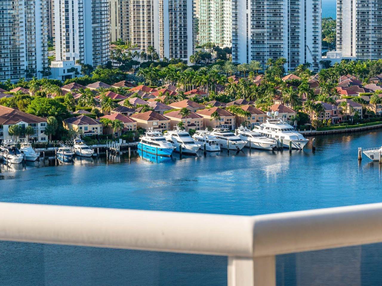 3598 Yacht Club Dr - Photo 1