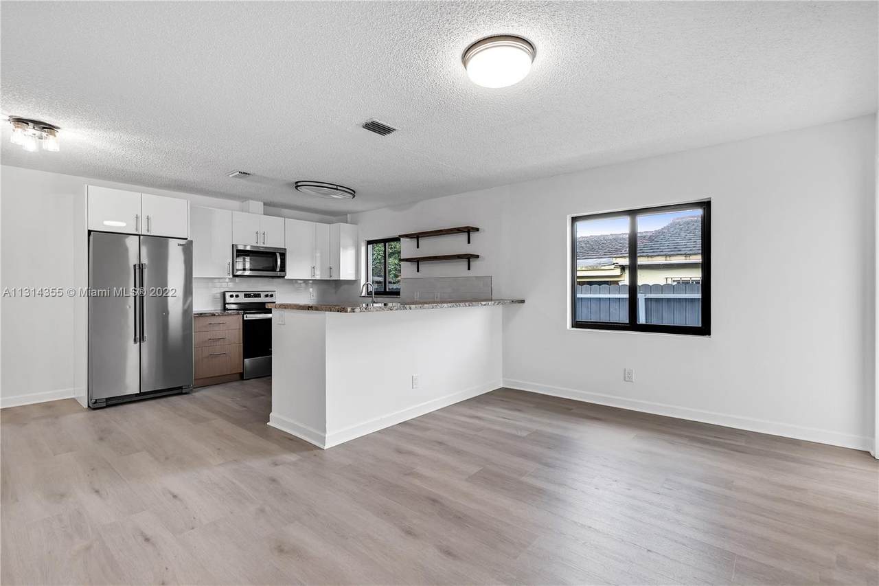 270 40th Ct - Photo 1