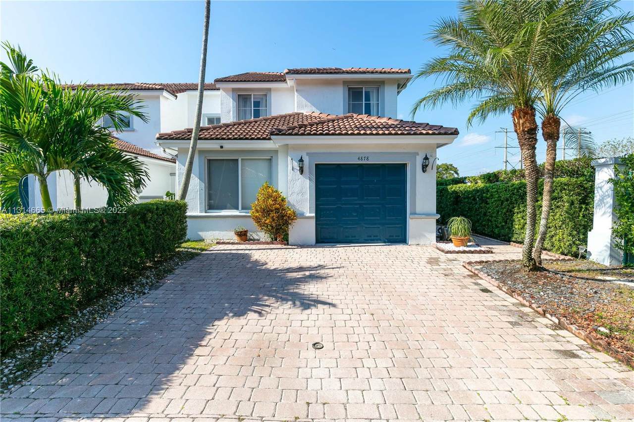4878 114th Ct - Photo 1