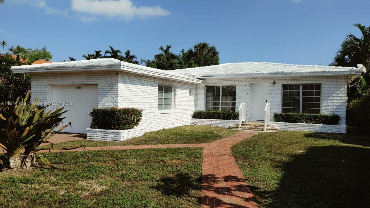 9233 Carlyle - Photo 1