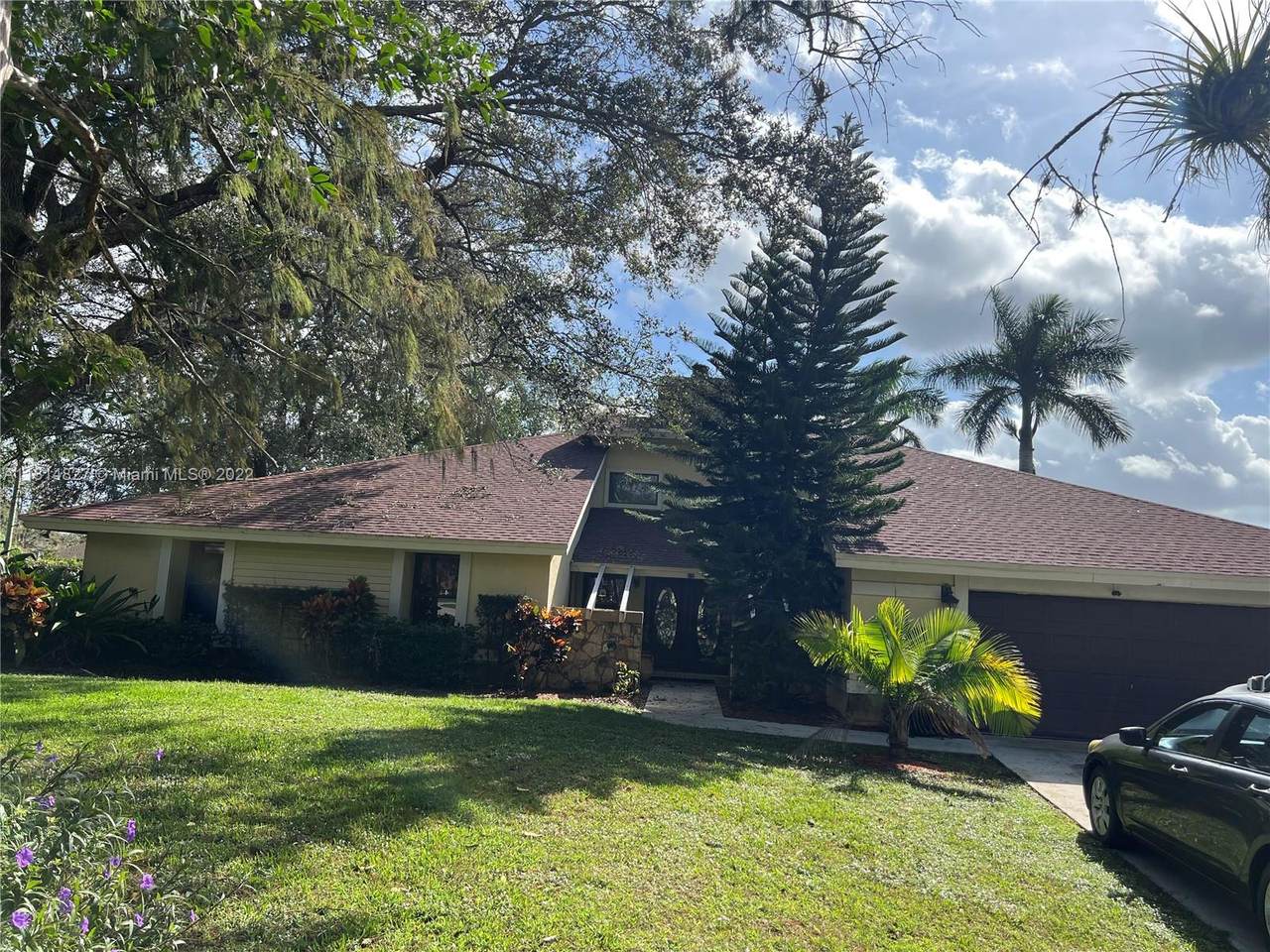 210 Redondo Way - Photo 1