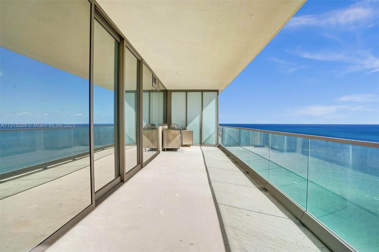 18975 Collins Ave - Photo 1