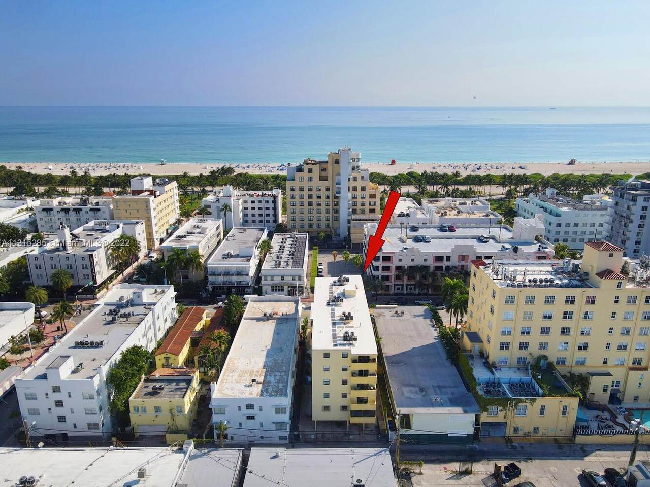 1334 Collins Ave - Photo 1