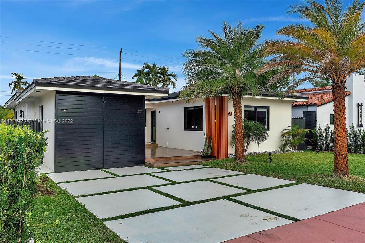 1381 Normandy Dr - Photo 1