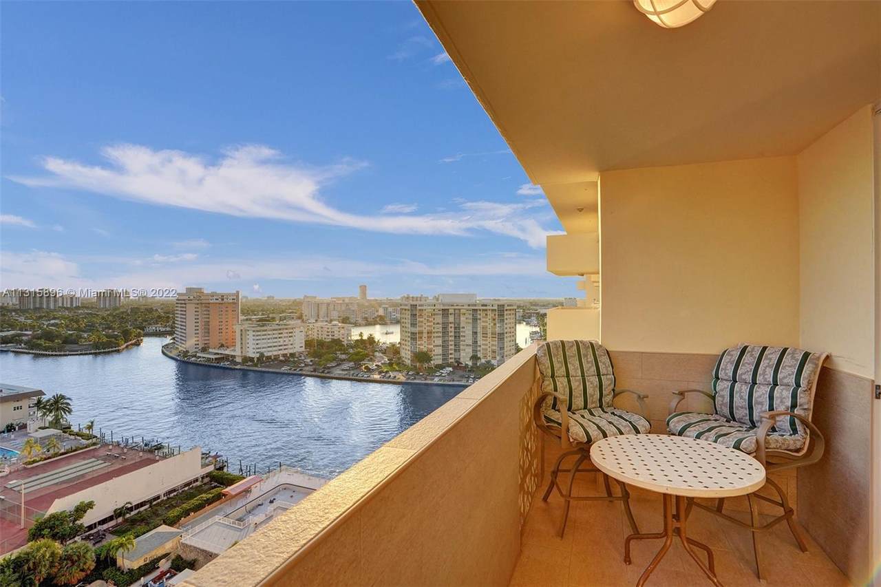 1833 Ocean Dr - Photo 1