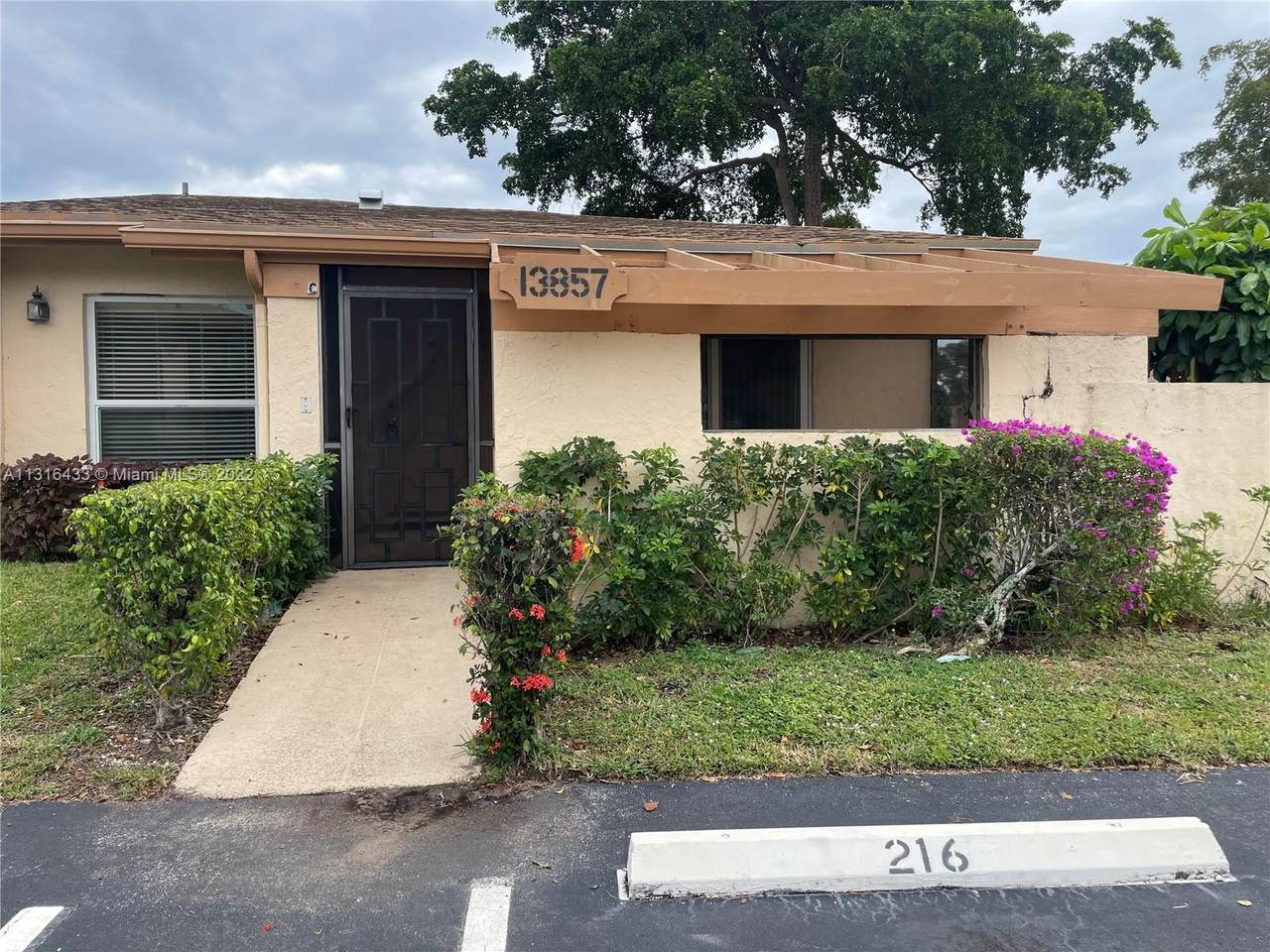 13857 Royal Palm Ct - Photo 1