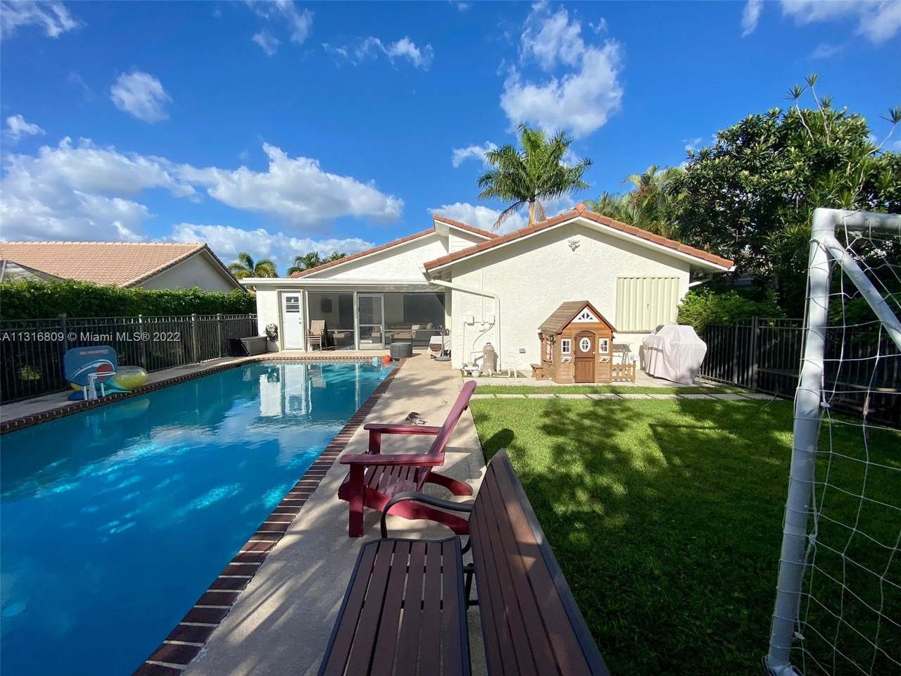 10084 Camelback Ln - Photo 1