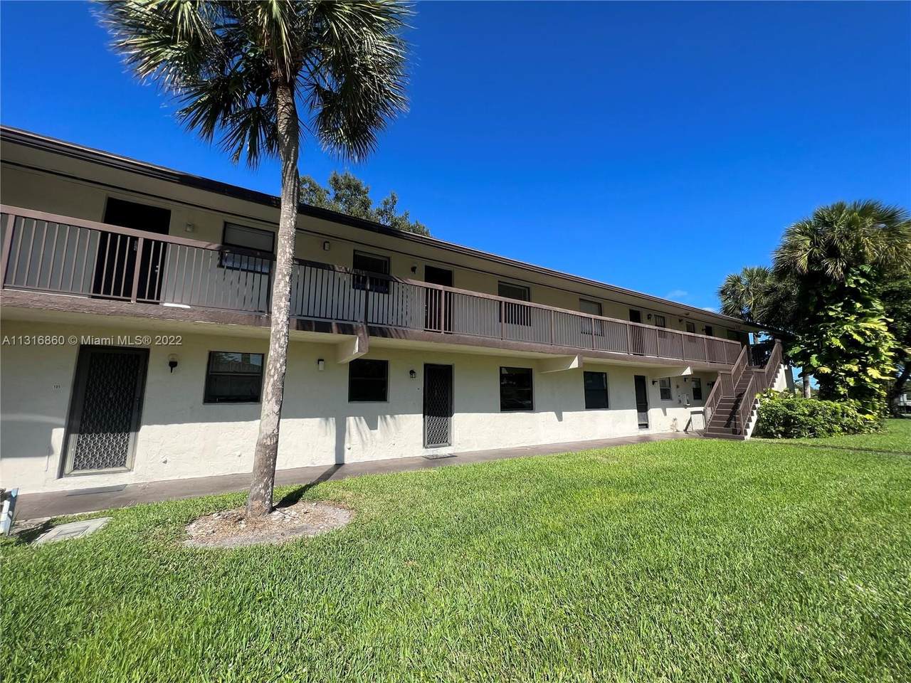 6061 Shakerwood Cir - Photo 1