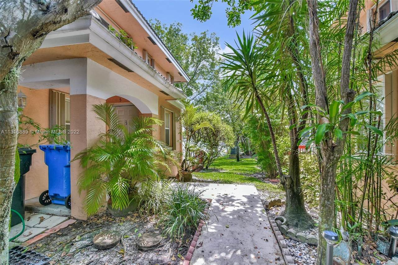 3267 44th St - Photo 1