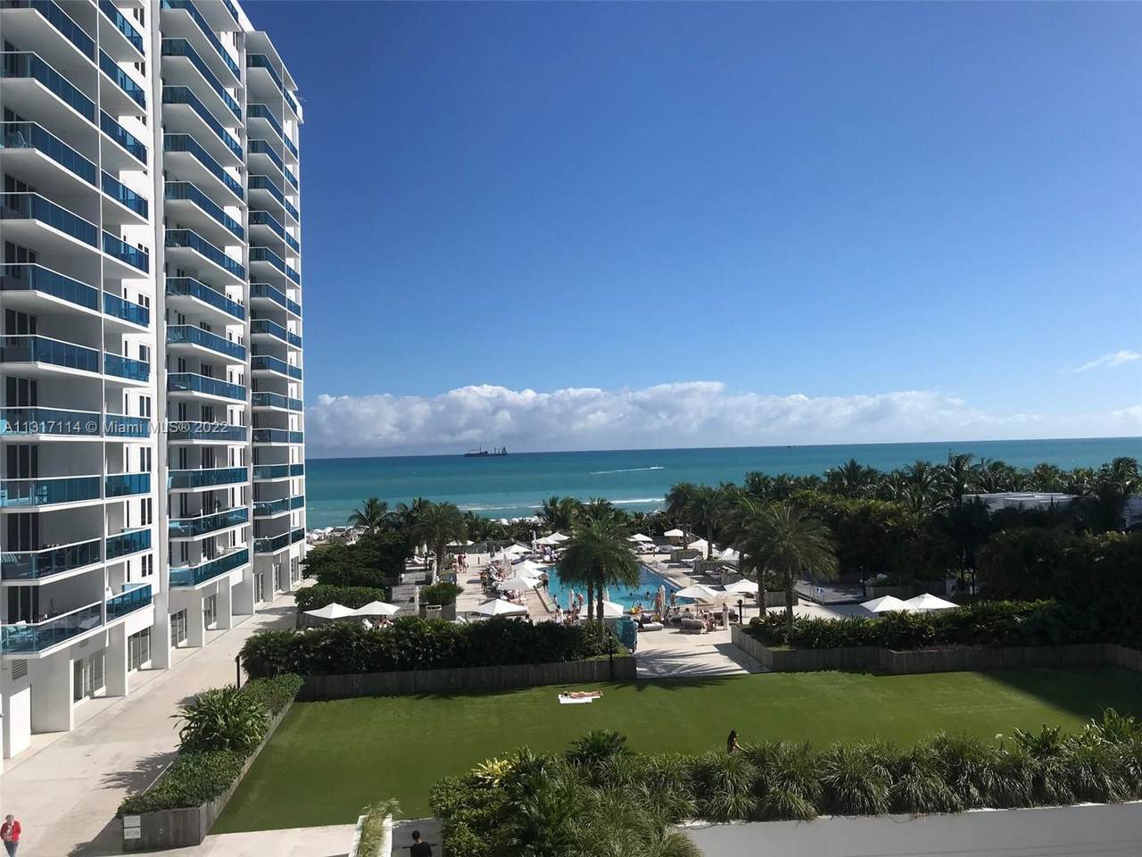 2301 Collins Ave - Photo 1