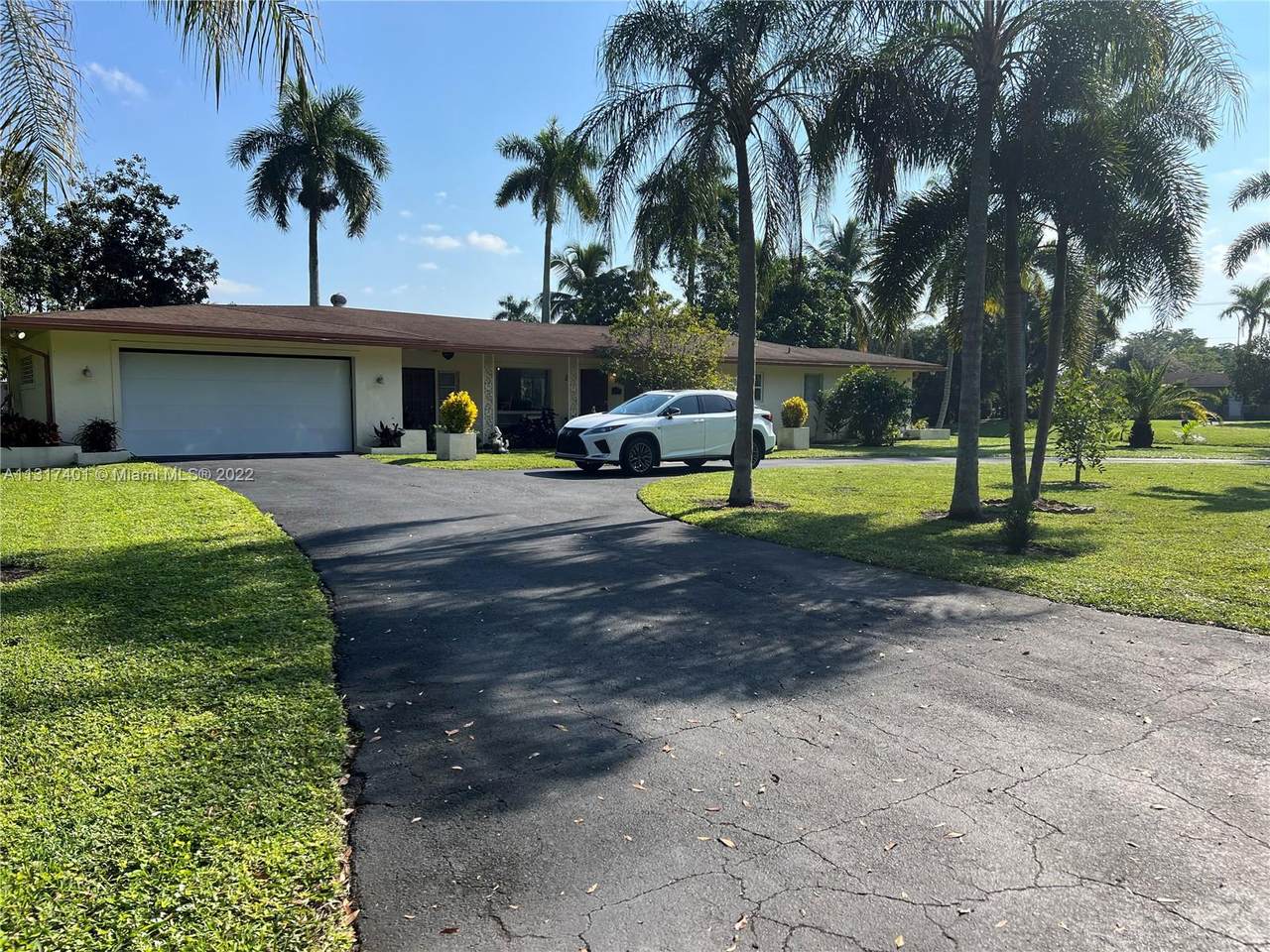 20 Holly Ln - Photo 1