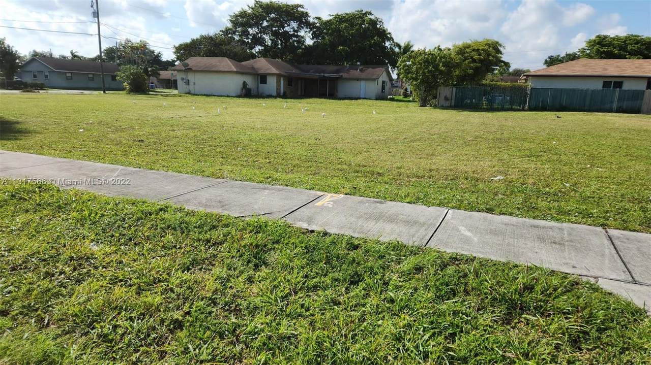 981 4th Avenue - Photo 1