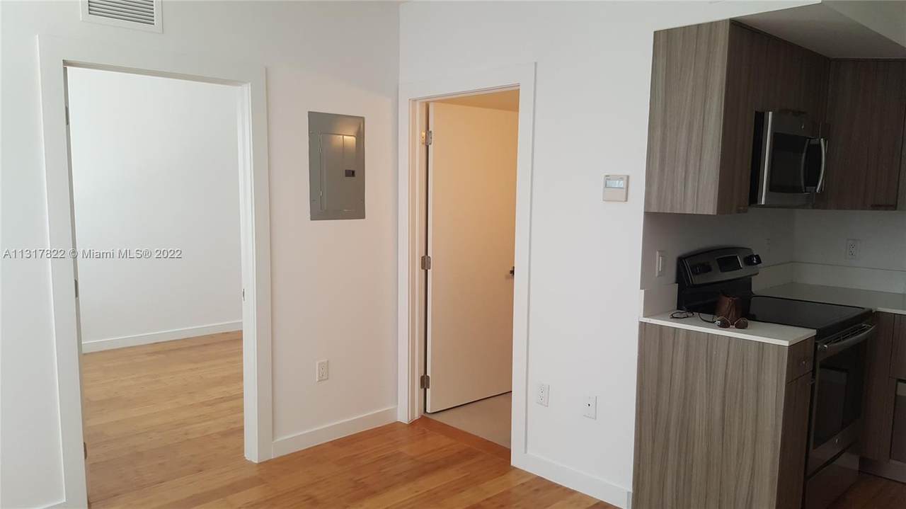 551 Michigan Av - Photo 1