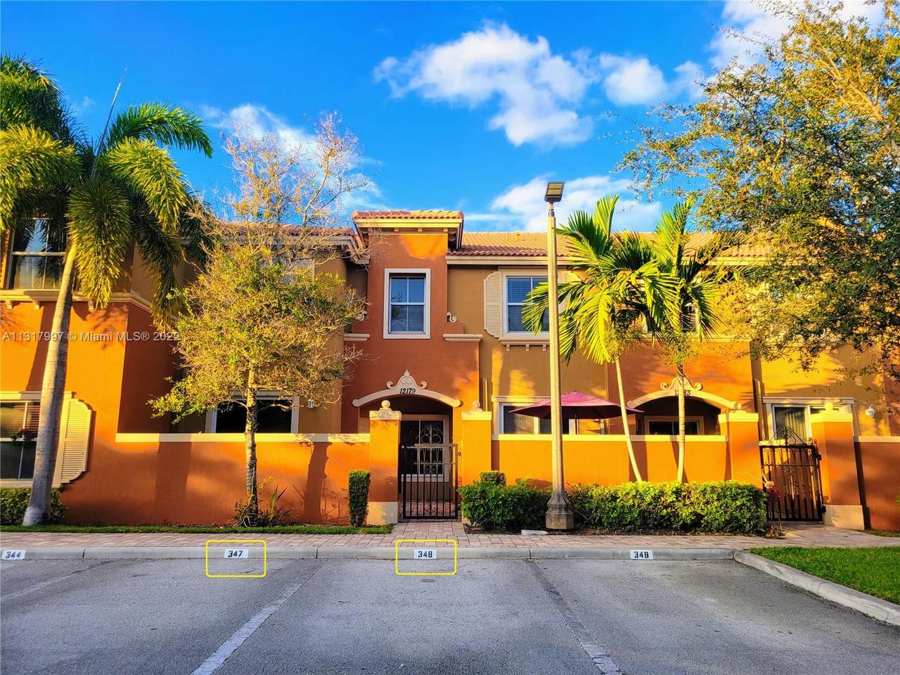 12179 27 St - Photo 1