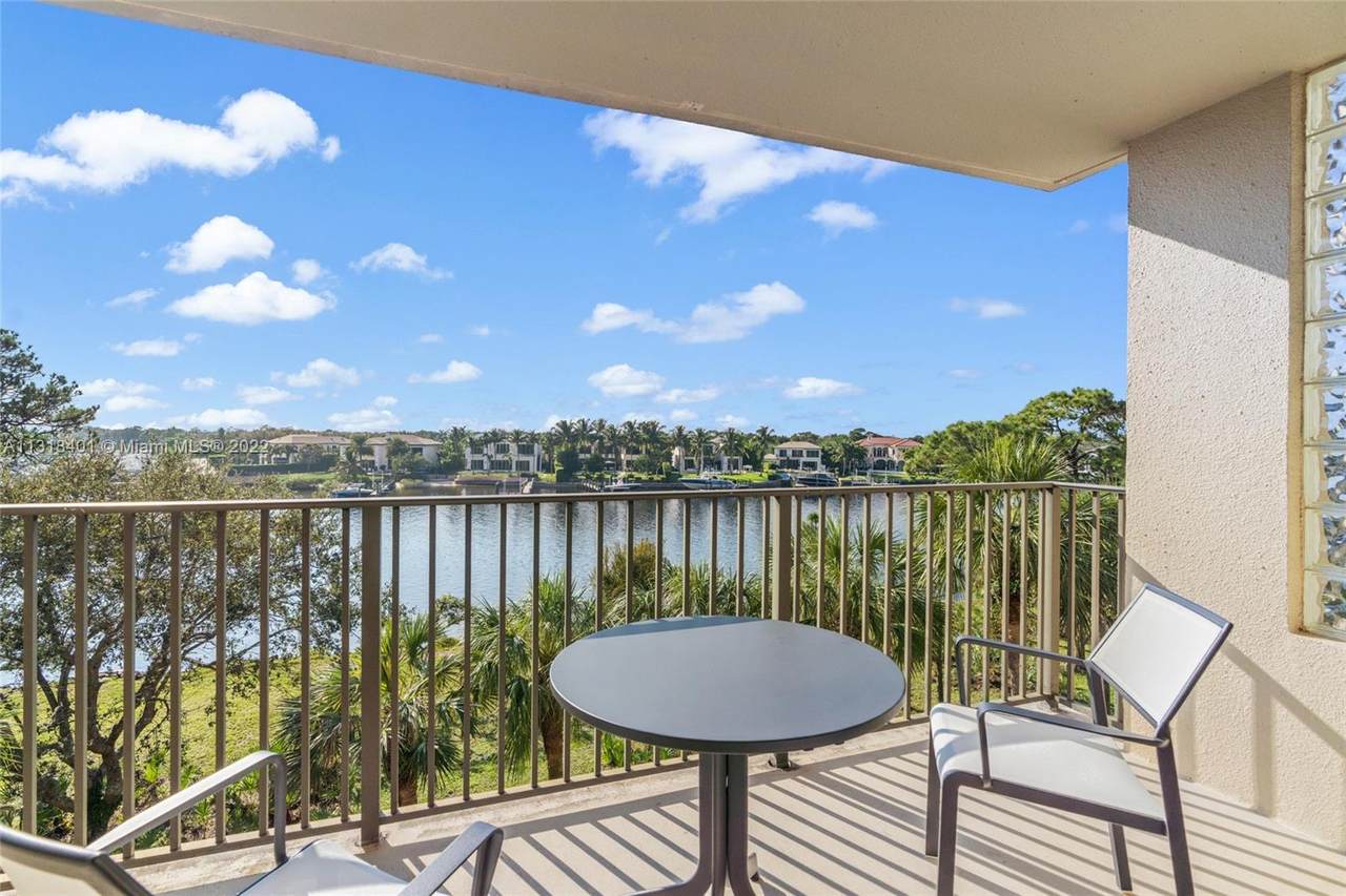 1001 Seafarer - Photo 1