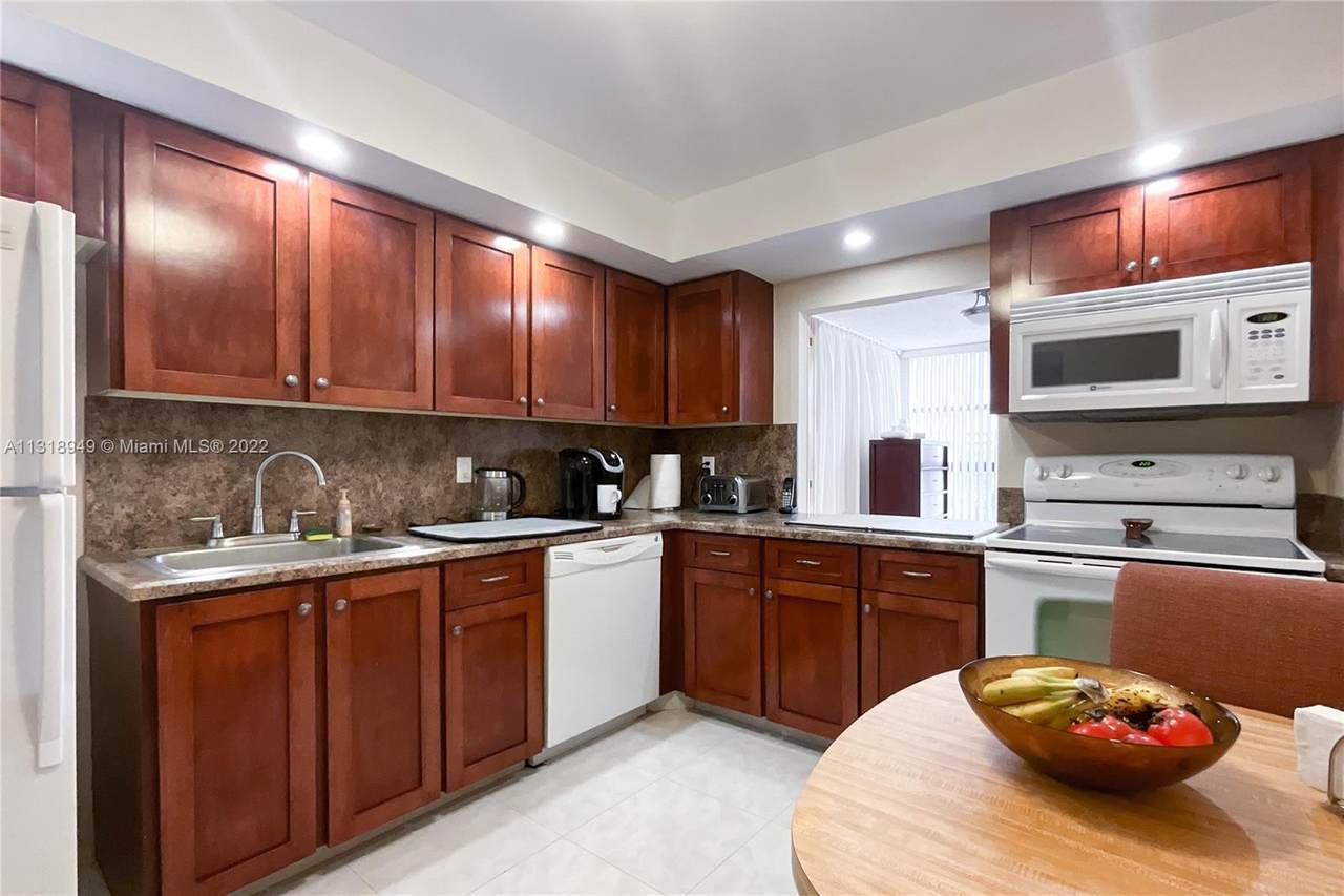 400 Leslie Dr - Photo 1