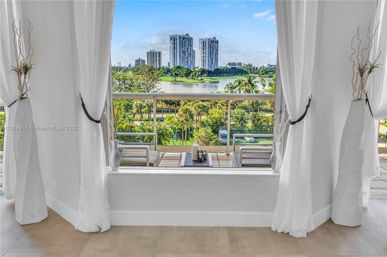 20191 Country Club Dr - Photo 1