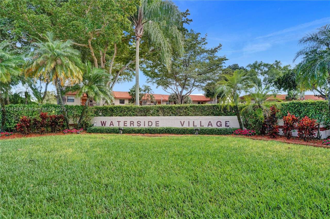 15801 Waterside Cir - Photo 1
