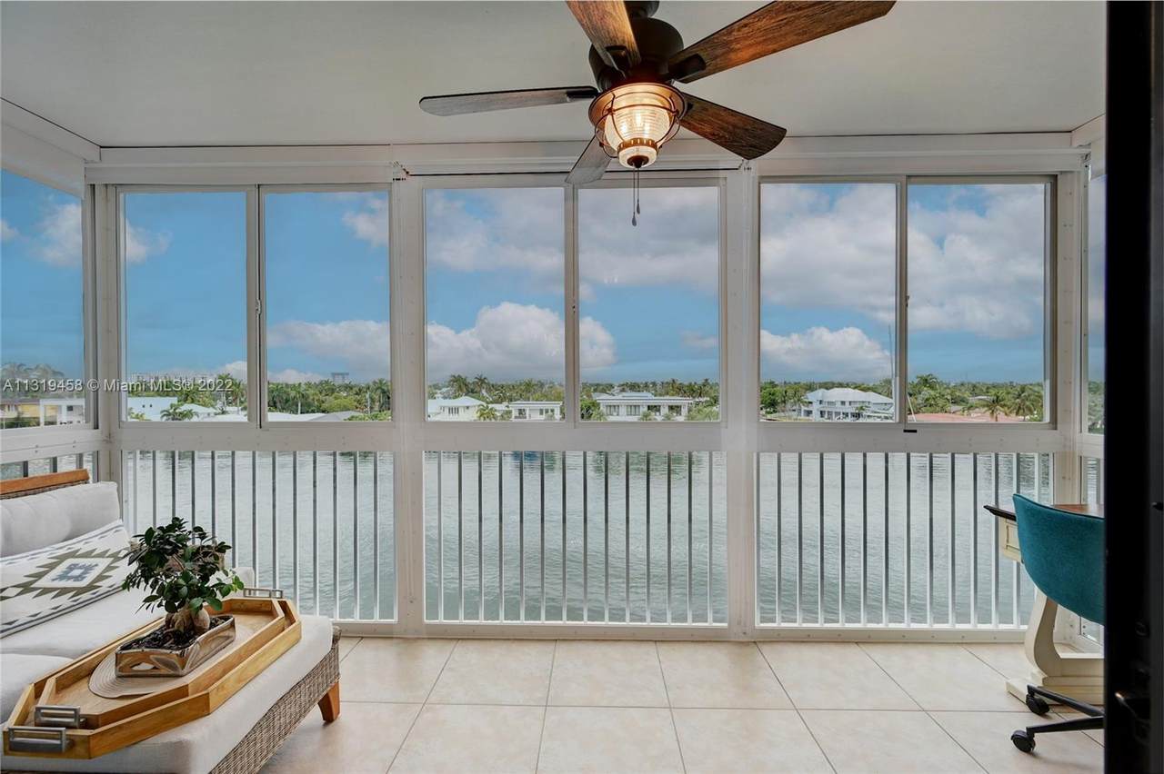 303 Riverside Dr - Photo 1