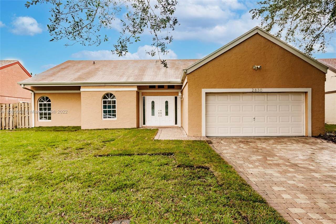 2830 Devonwood Ave - Photo 1