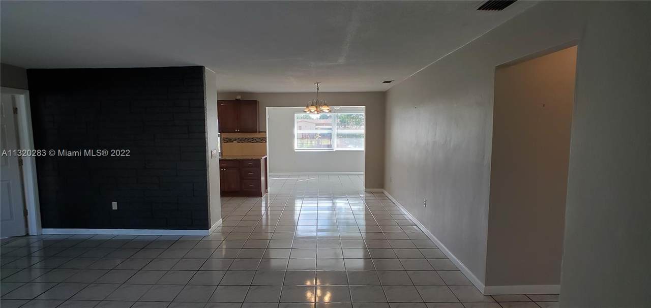 8550 27th Pl - Photo 1