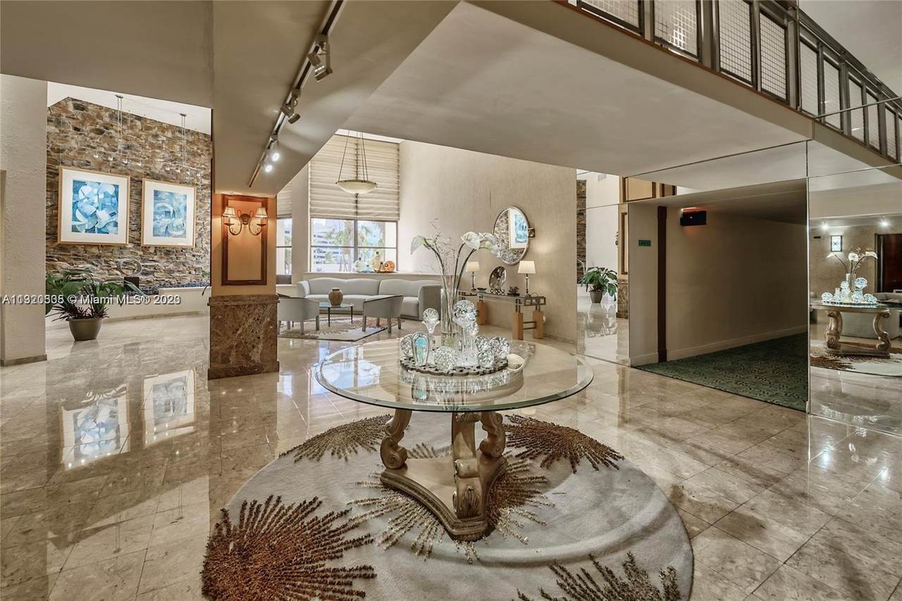 600 Parkview Dr - Photo 1