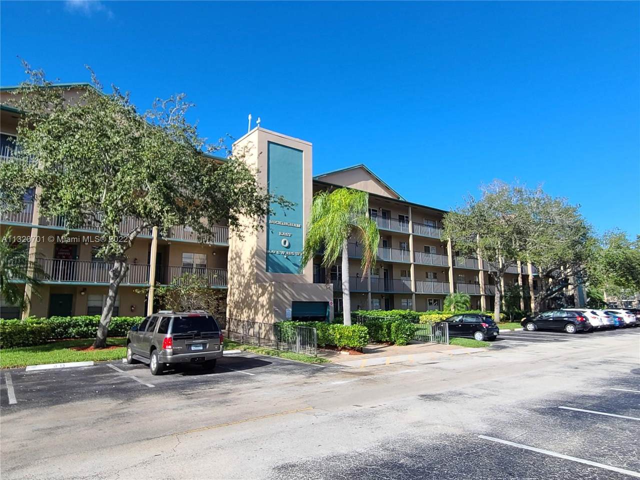 800 125th Way - Photo 1