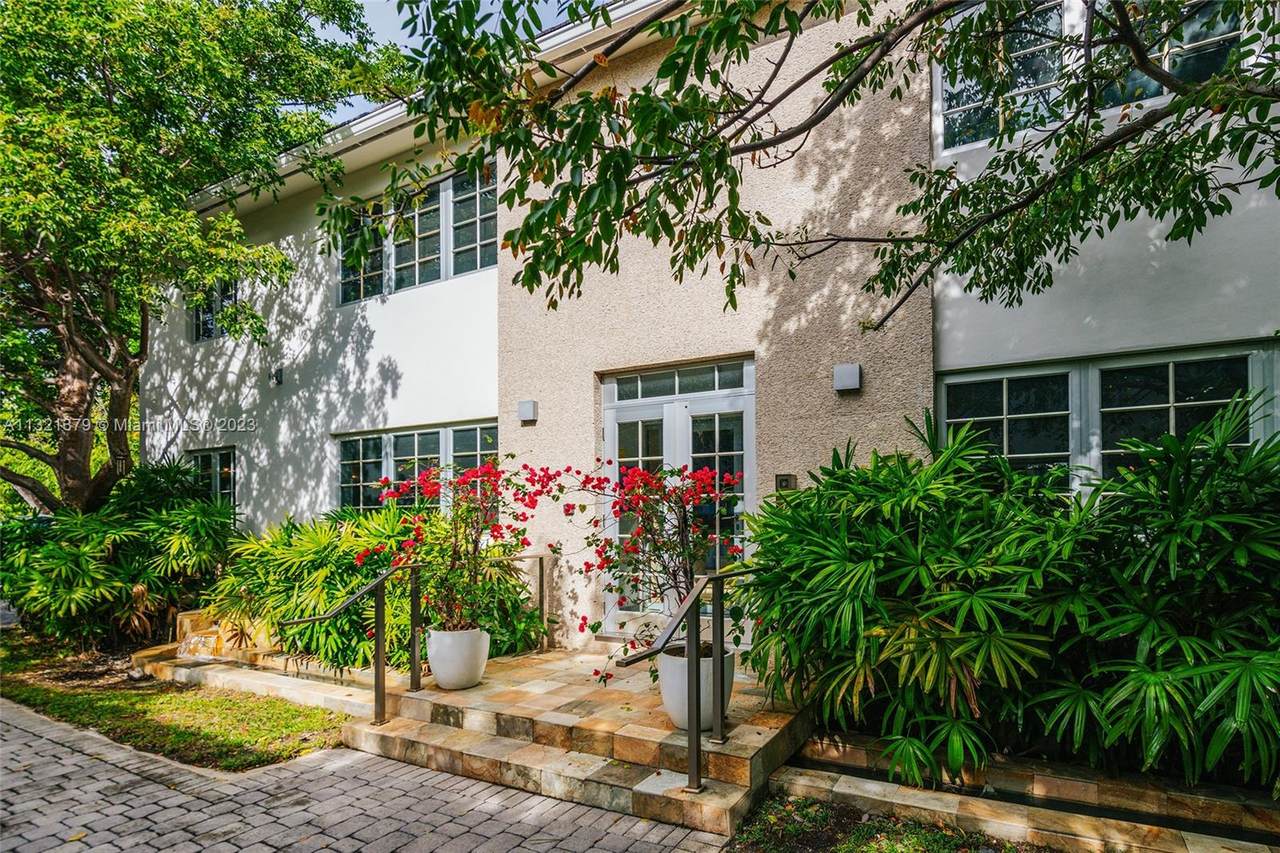 1526 Michigan Ave - Photo 1