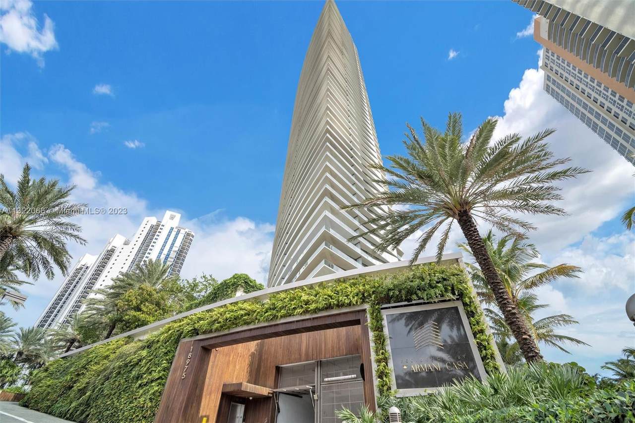 18975 Collins Ave - Photo 1