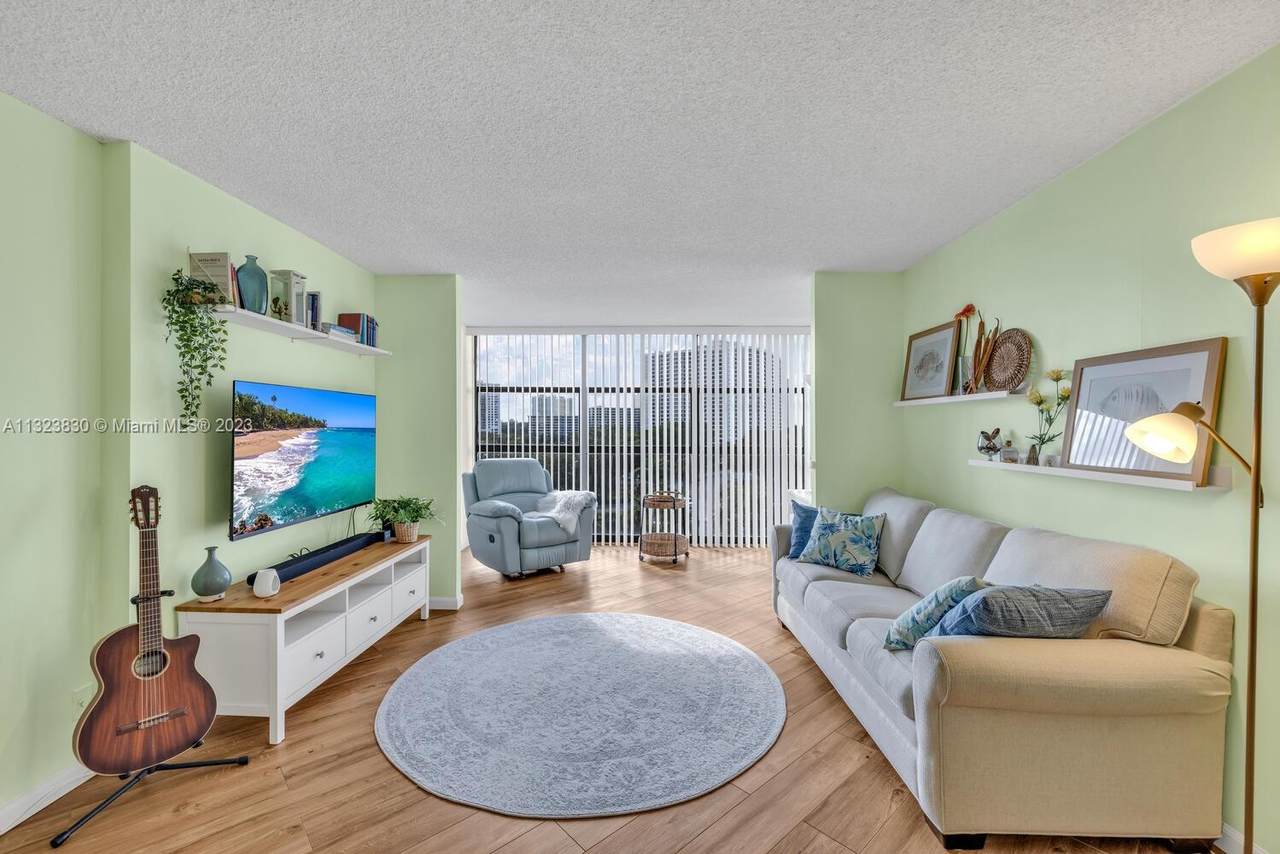 600 Parkview Dr - Photo 1