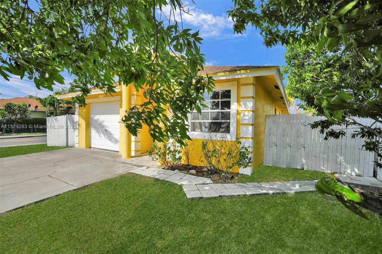 433 12th Ave - Photo 1