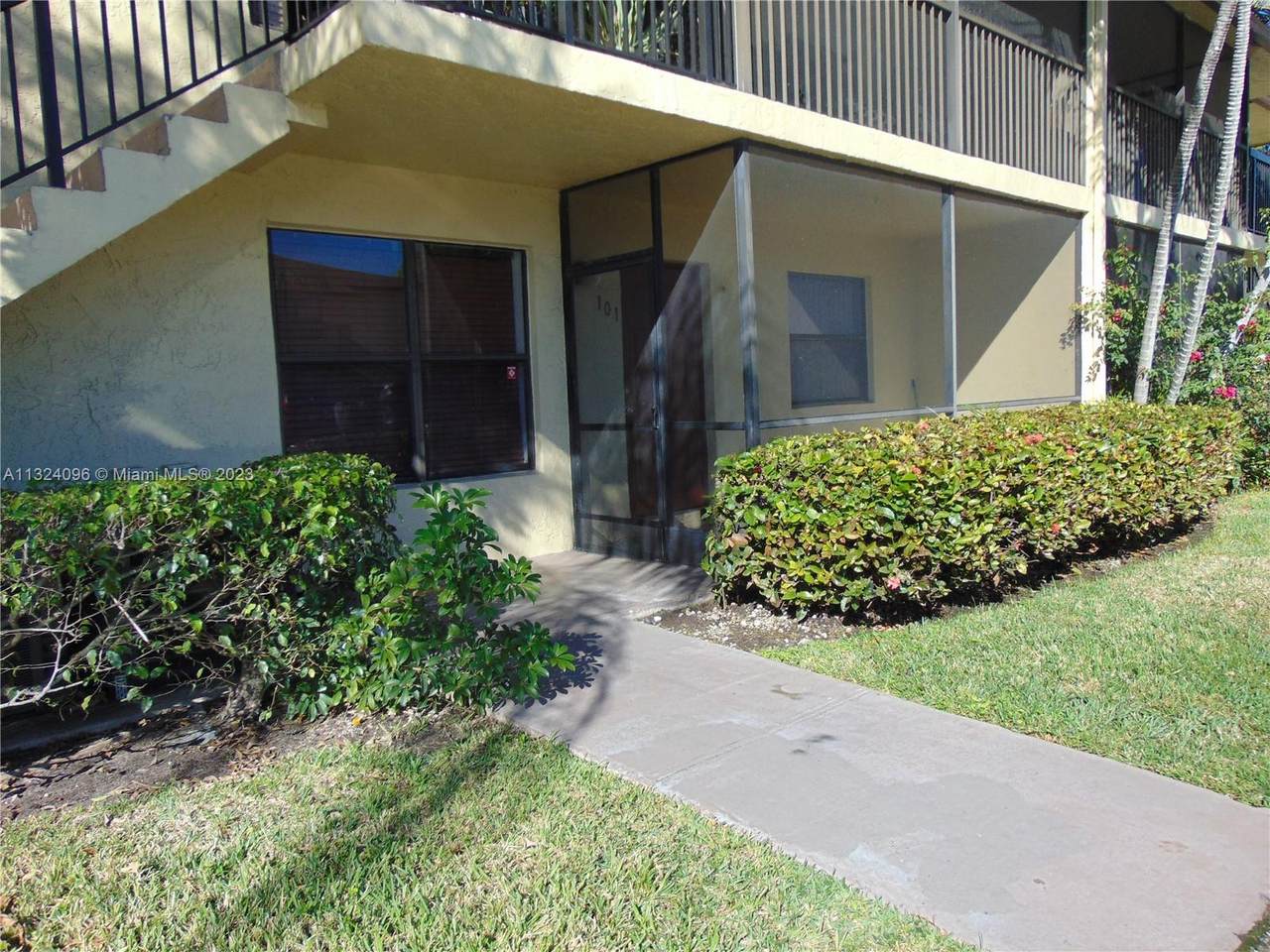 10025 Winding Lake Rd - Photo 1