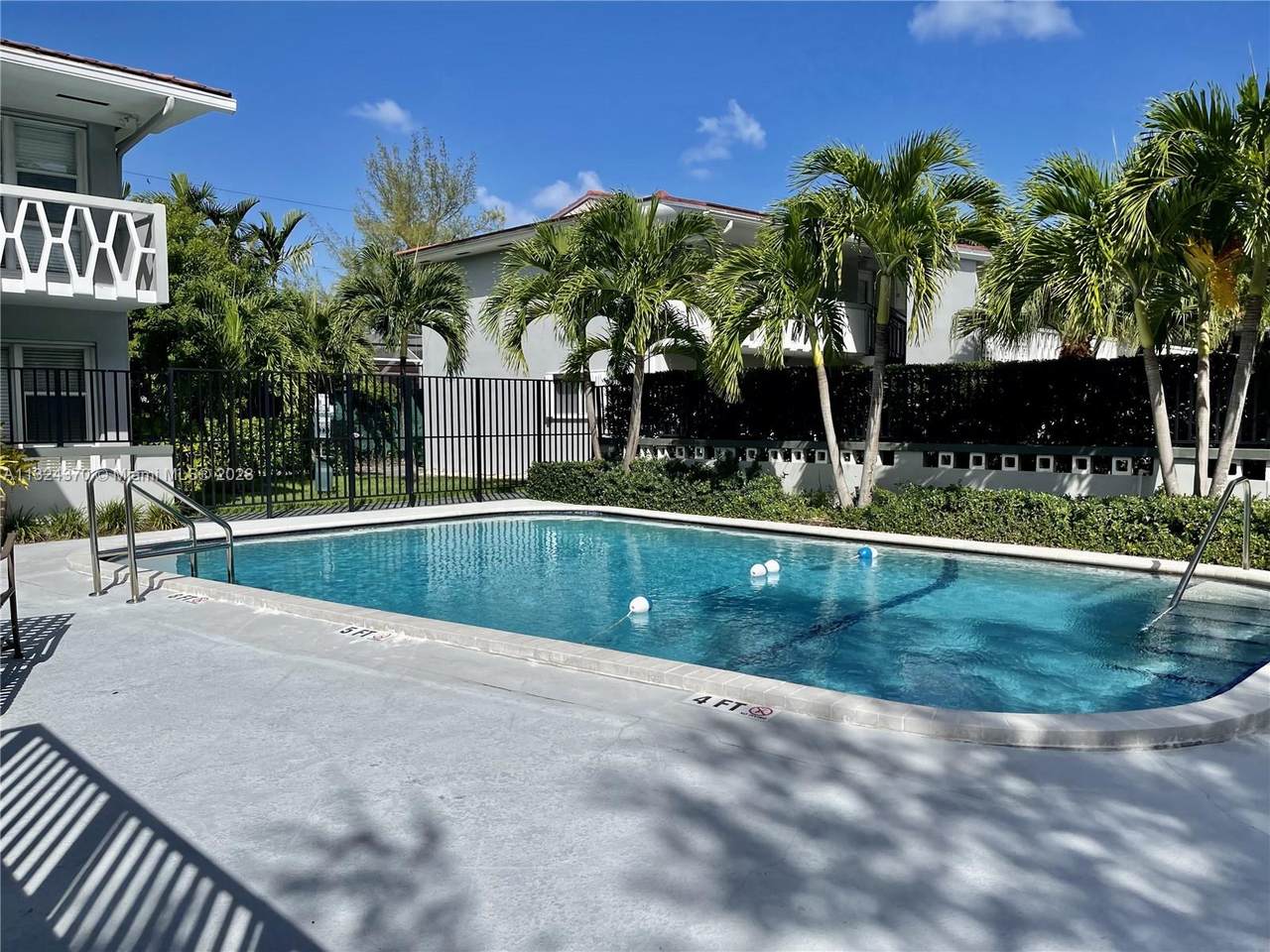 35 Edgewater Dr - Photo 1