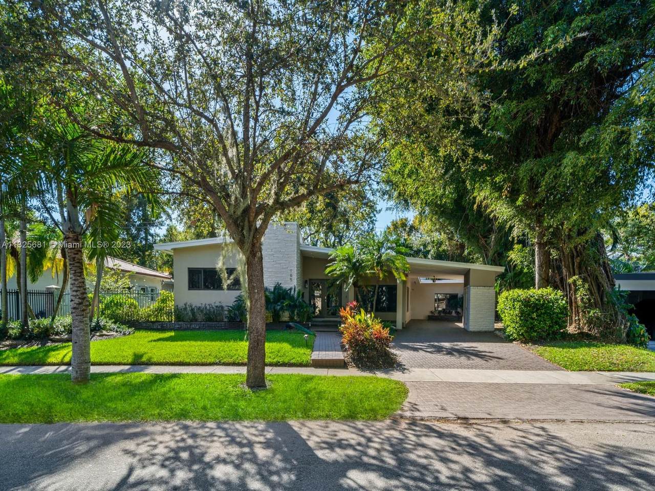 165 Shore Dr - Photo 1