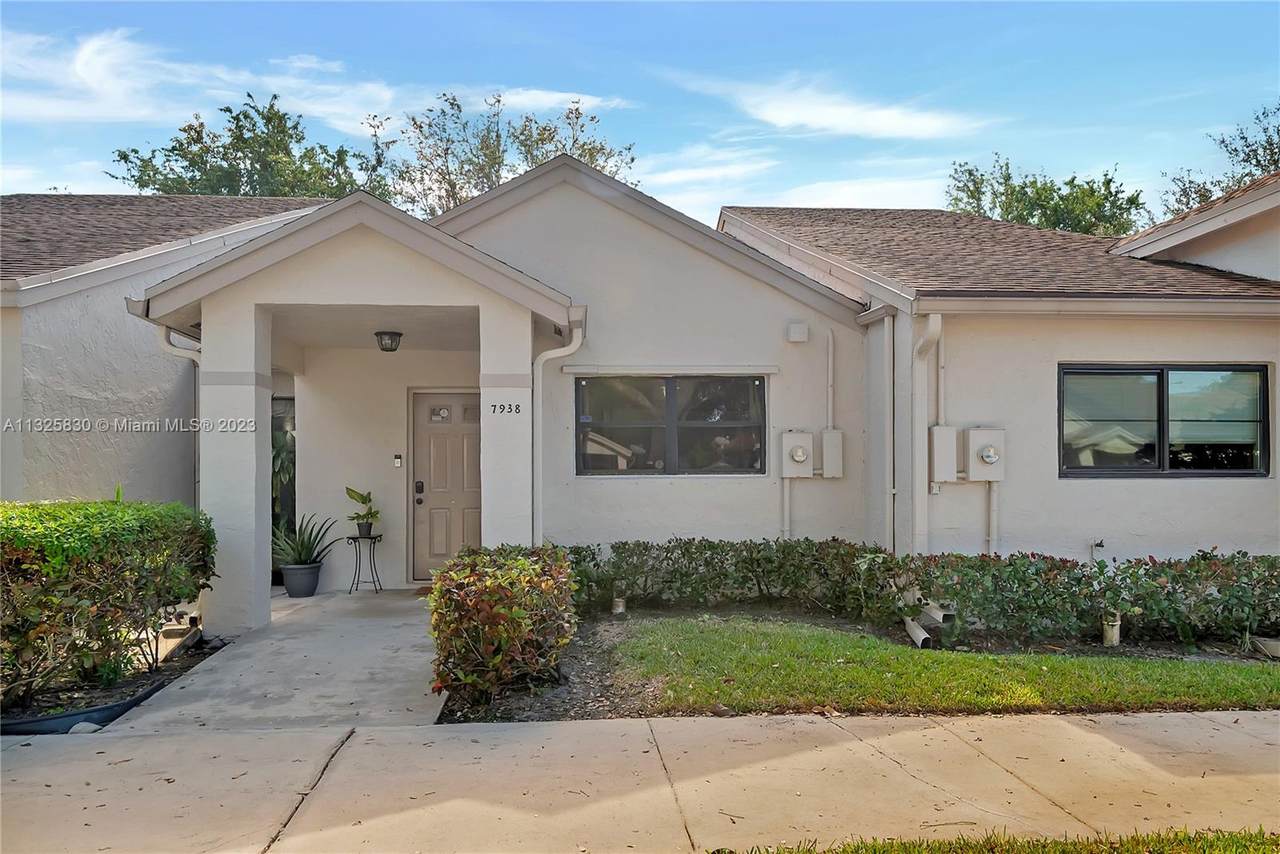 7938 10th Ct - Photo 1