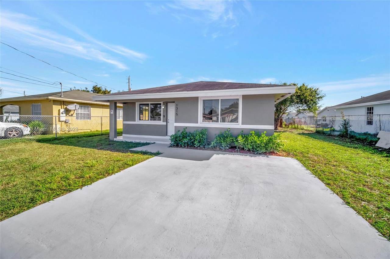 1315 5th Ave - Photo 1