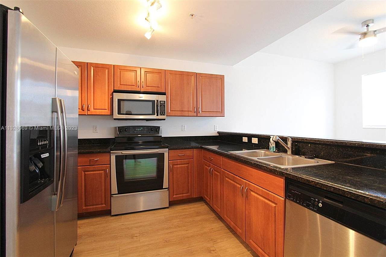 11202 83rd St - Photo 1