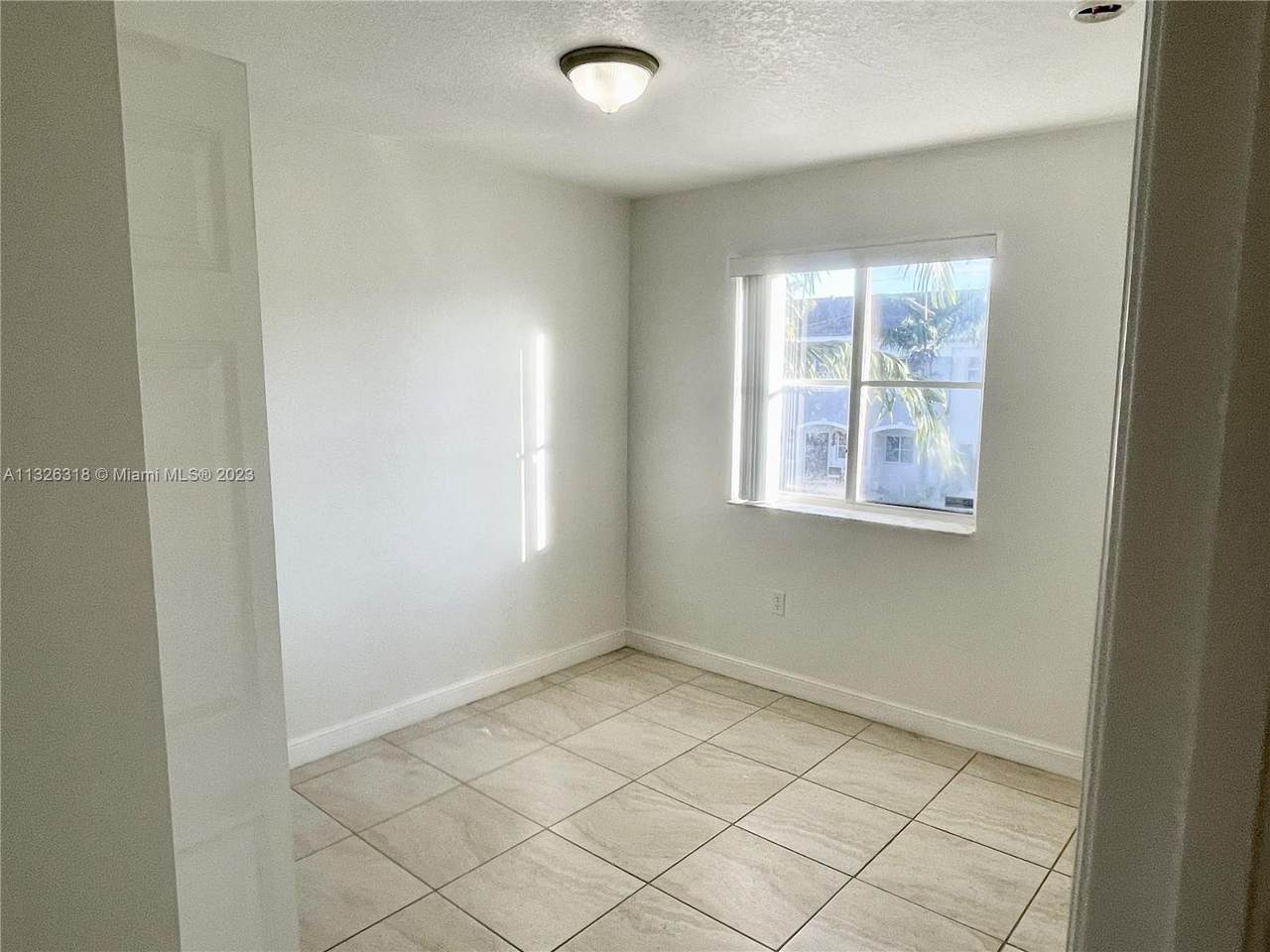 1635 31st Ct - Photo 1