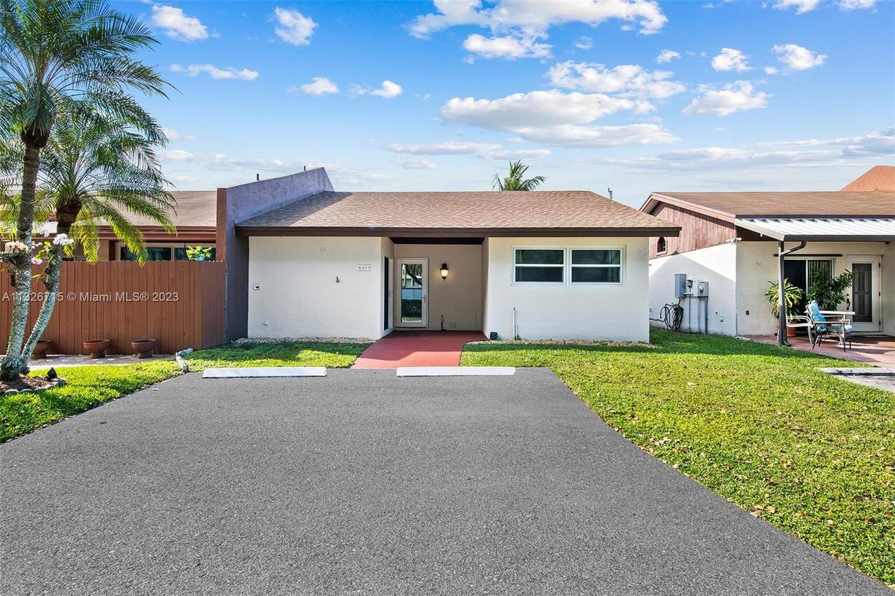 4489 Treasure Cove Dr - Photo 1
