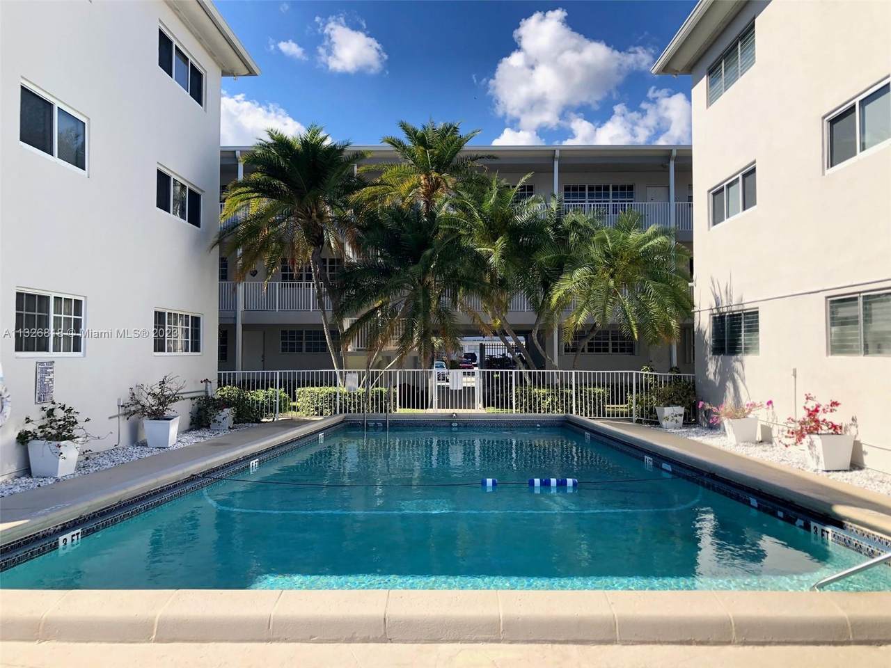 462 Golden Isles Dr - Photo 1