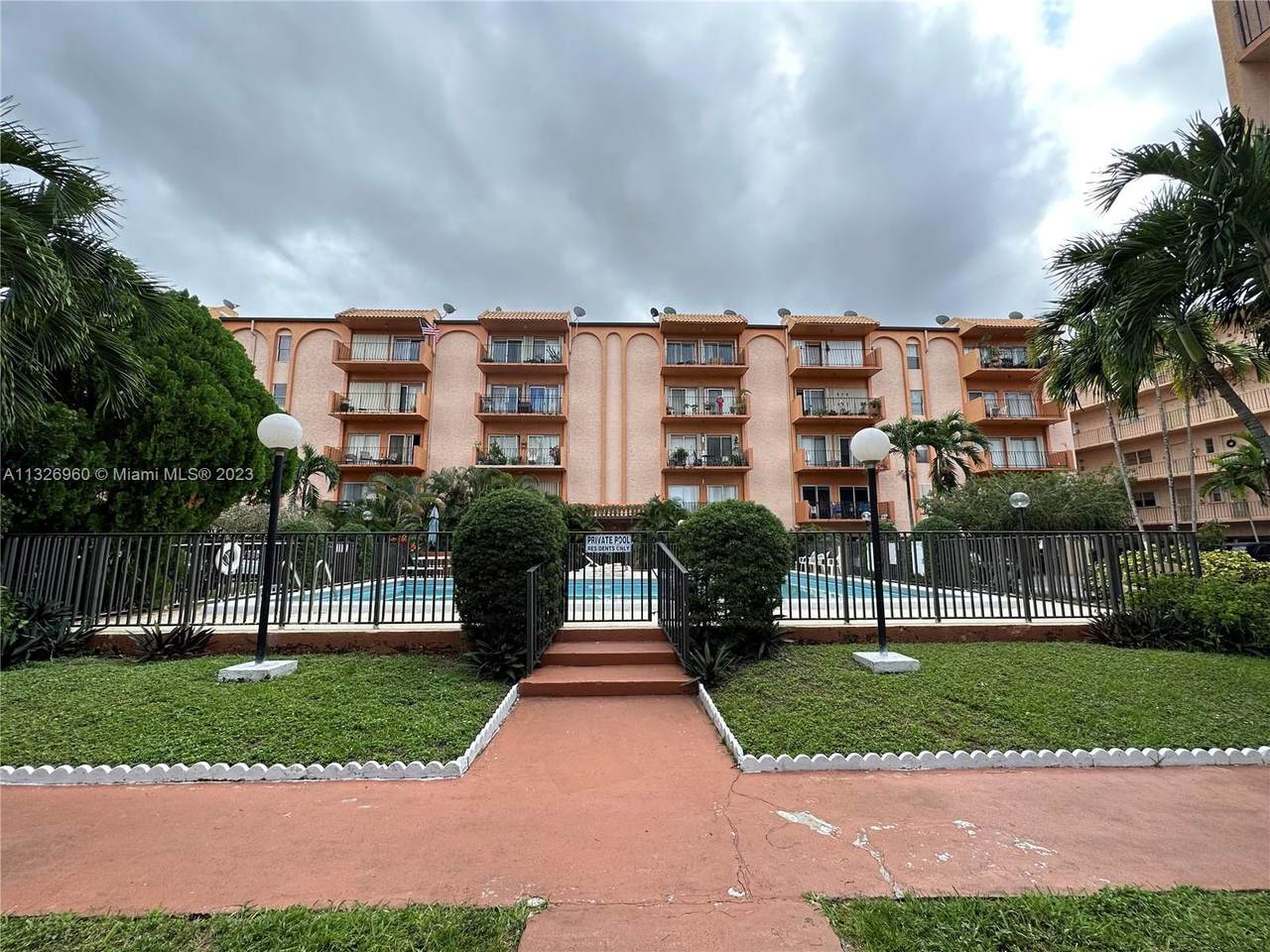 1950 54 St - Photo 1