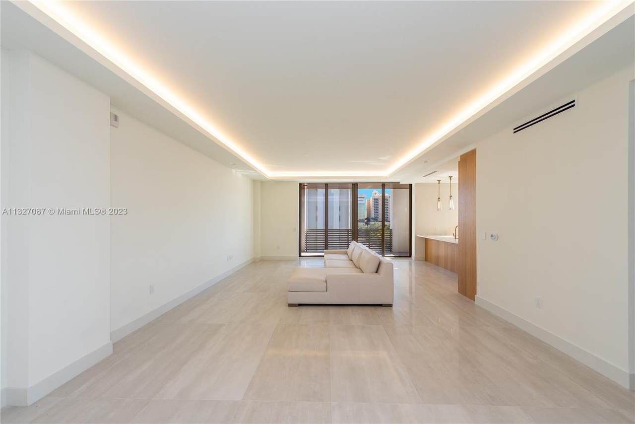 515 Valencia Ave - Photo 1