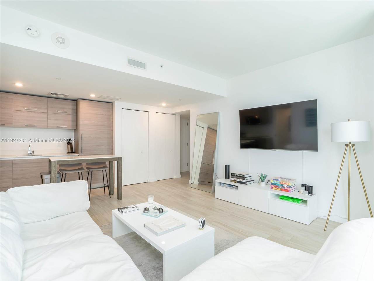 1300 Miami Ave - Photo 1