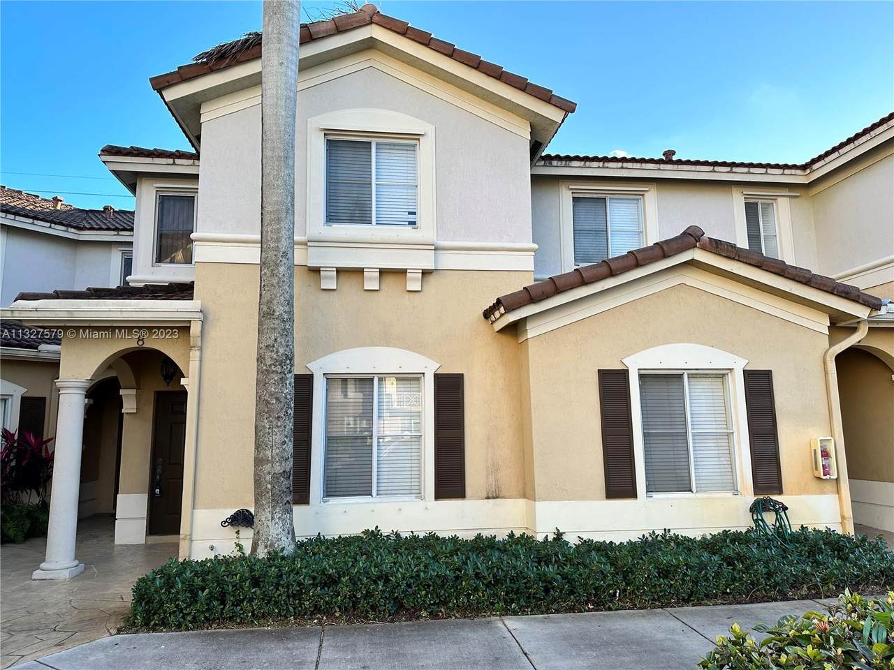 8830 Flagler St - Photo 1