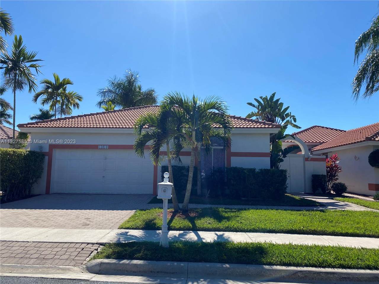 14910 Bel Aire Dr - Photo 1