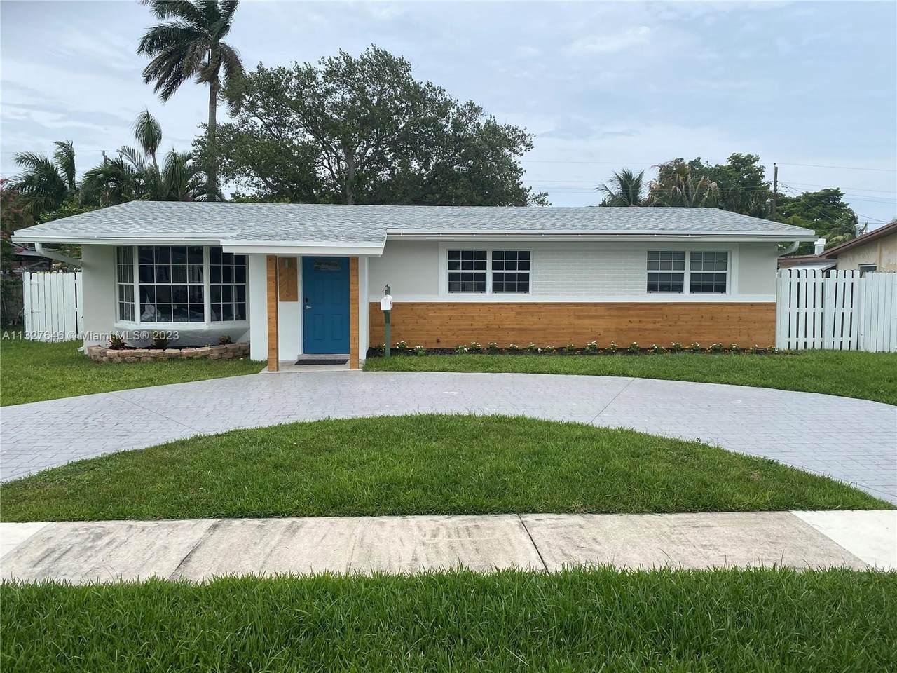 1715 41st Ave - Photo 1