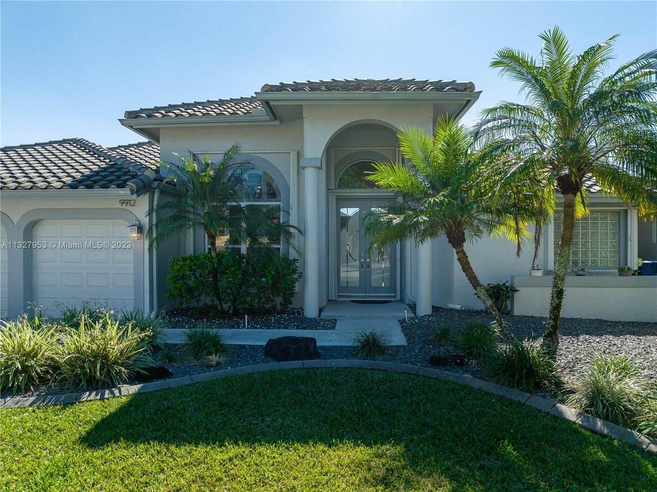 9912 49th Pl - Photo 1