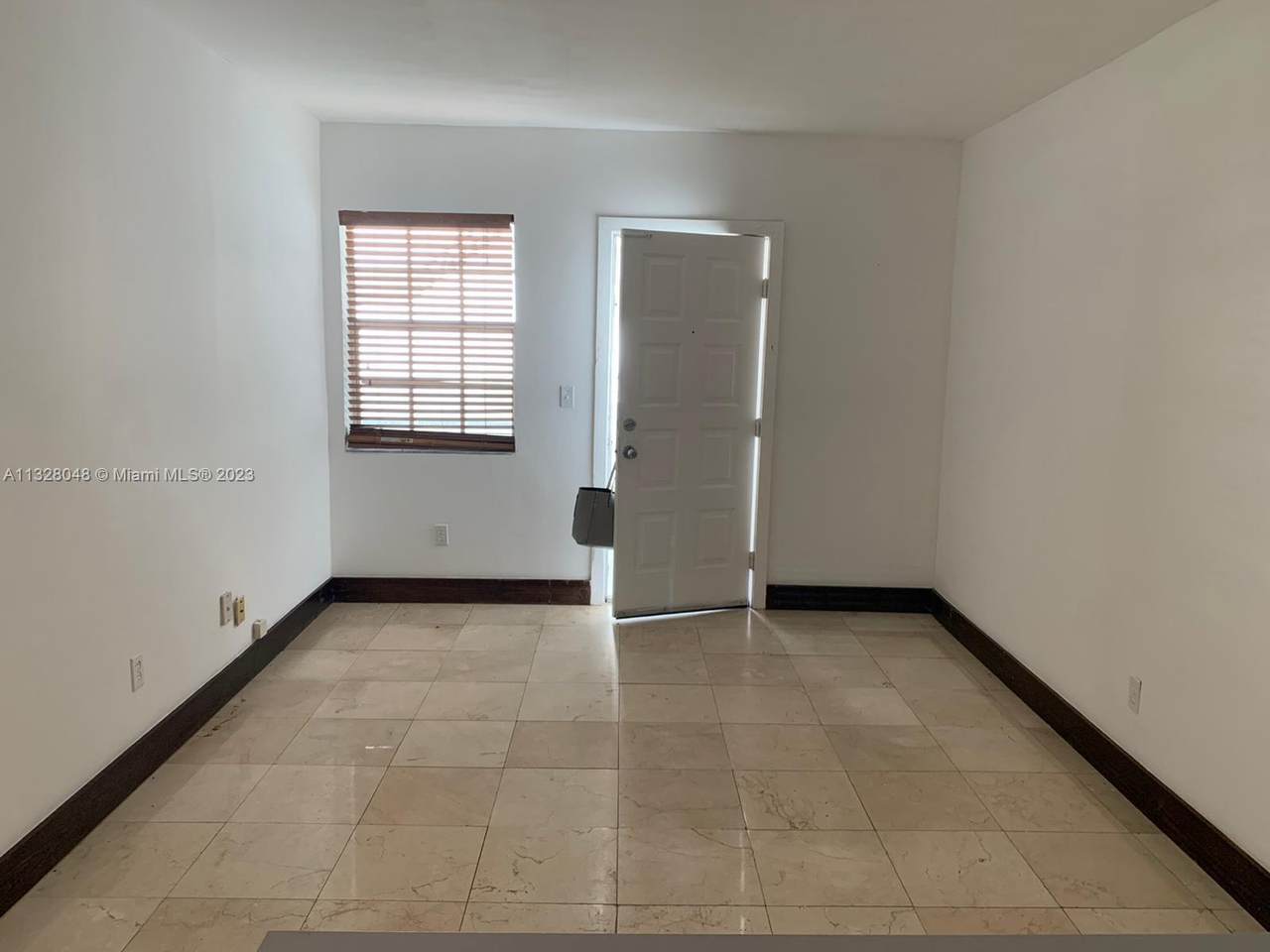 541 62nd St - Photo 1