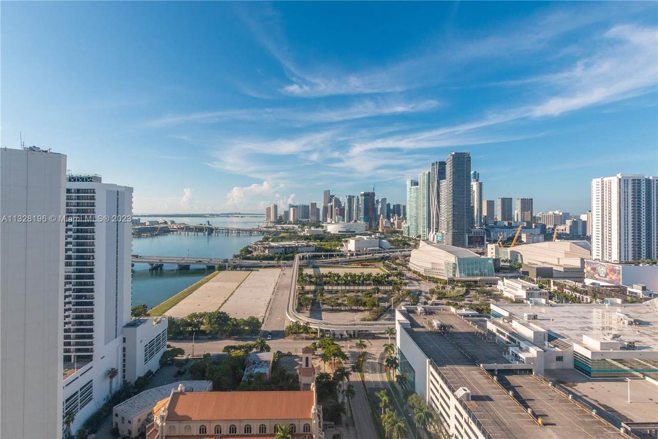 1717 Bayshore Dr - Photo 1